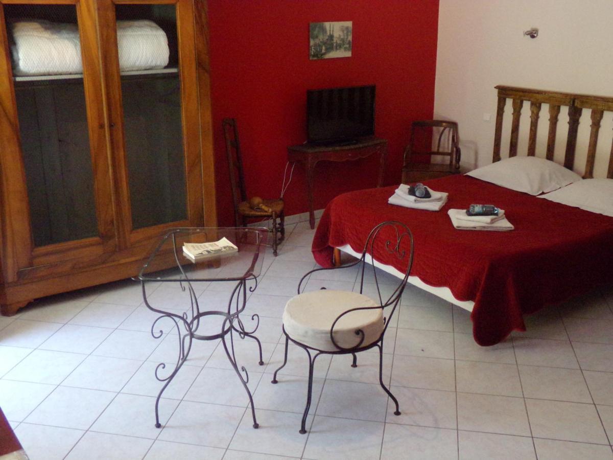 Chambres Et Table D'Hotes, Maisonnettes Individuelles Dans Propriete Privee ヴェザンヌ エクステリア 写真